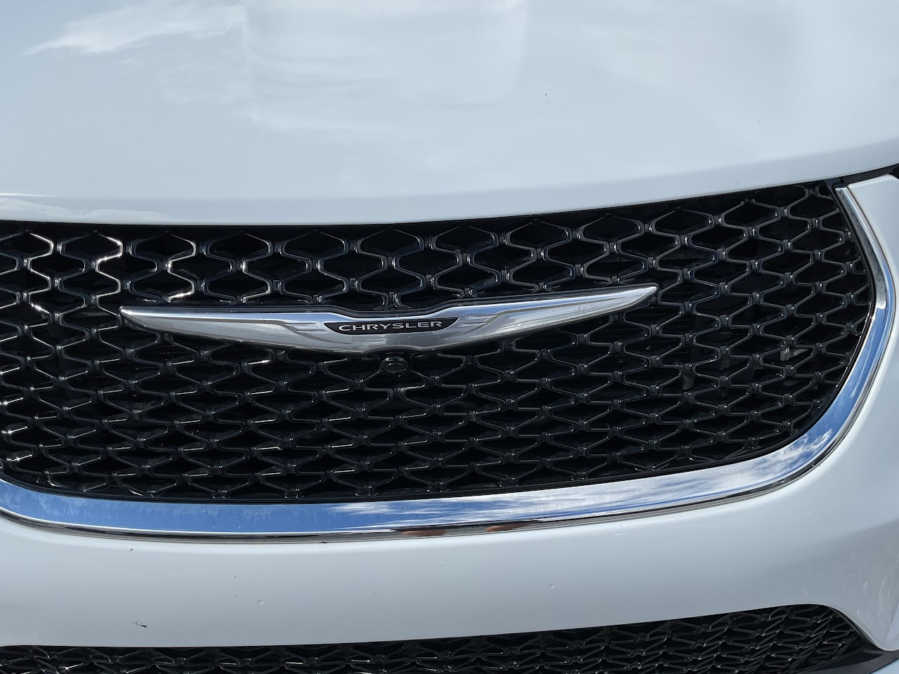 2024 Chrysler Pacifica — photo 12 of 34