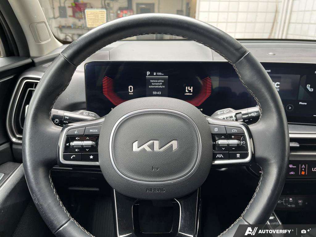 2025 Kia Sorento — photo 14 of 25