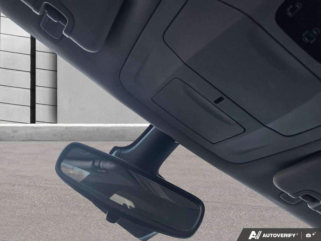 2023 Chrysler Pacifica — photo 21 of 25