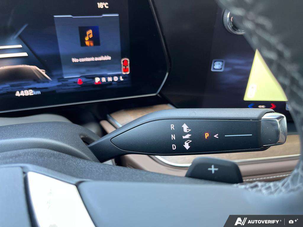 2025 Chevrolet Suburban — photo 18 of 25
