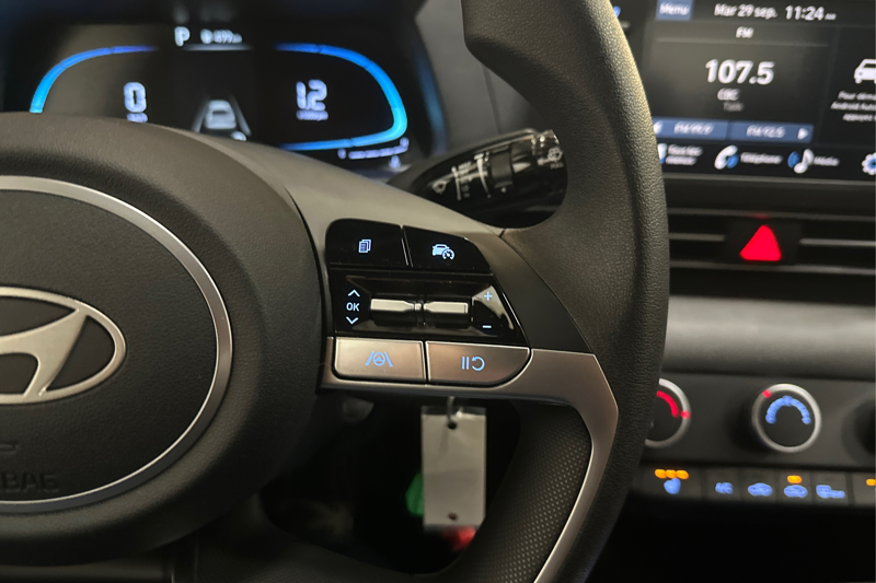 2026 Hyundai Elantra — photo 28 of 32