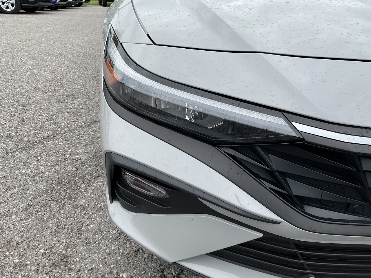 2025 Hyundai Elantra — photo 14 of 34