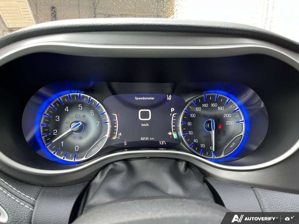 2023 Chrysler Pacifica — photo 15 of 25