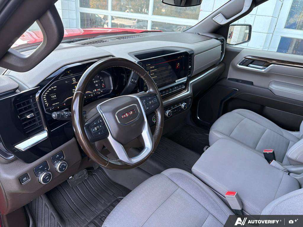 2023 GMC Sierra 1500 — photo 13 of 25