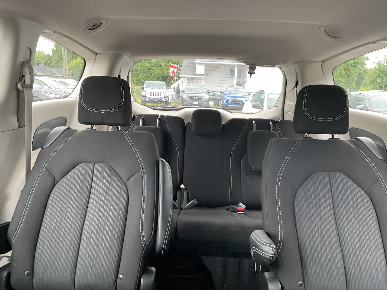2023 Chrysler Grand Caravan — photo 25 of 34
