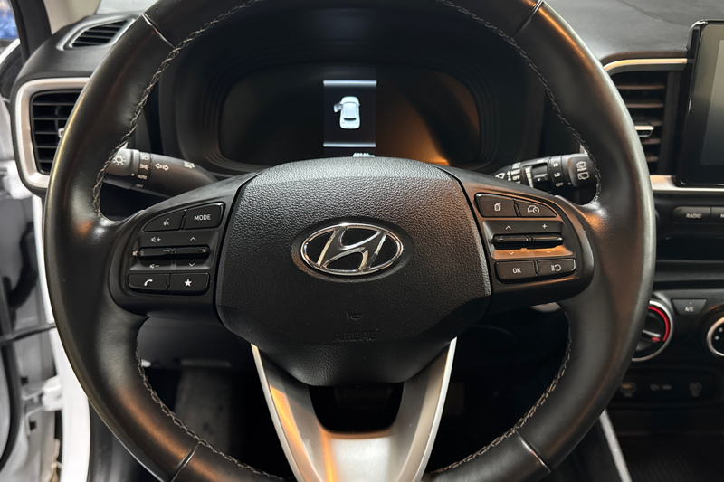 2025 Hyundai Venue — photo 13 of 34
