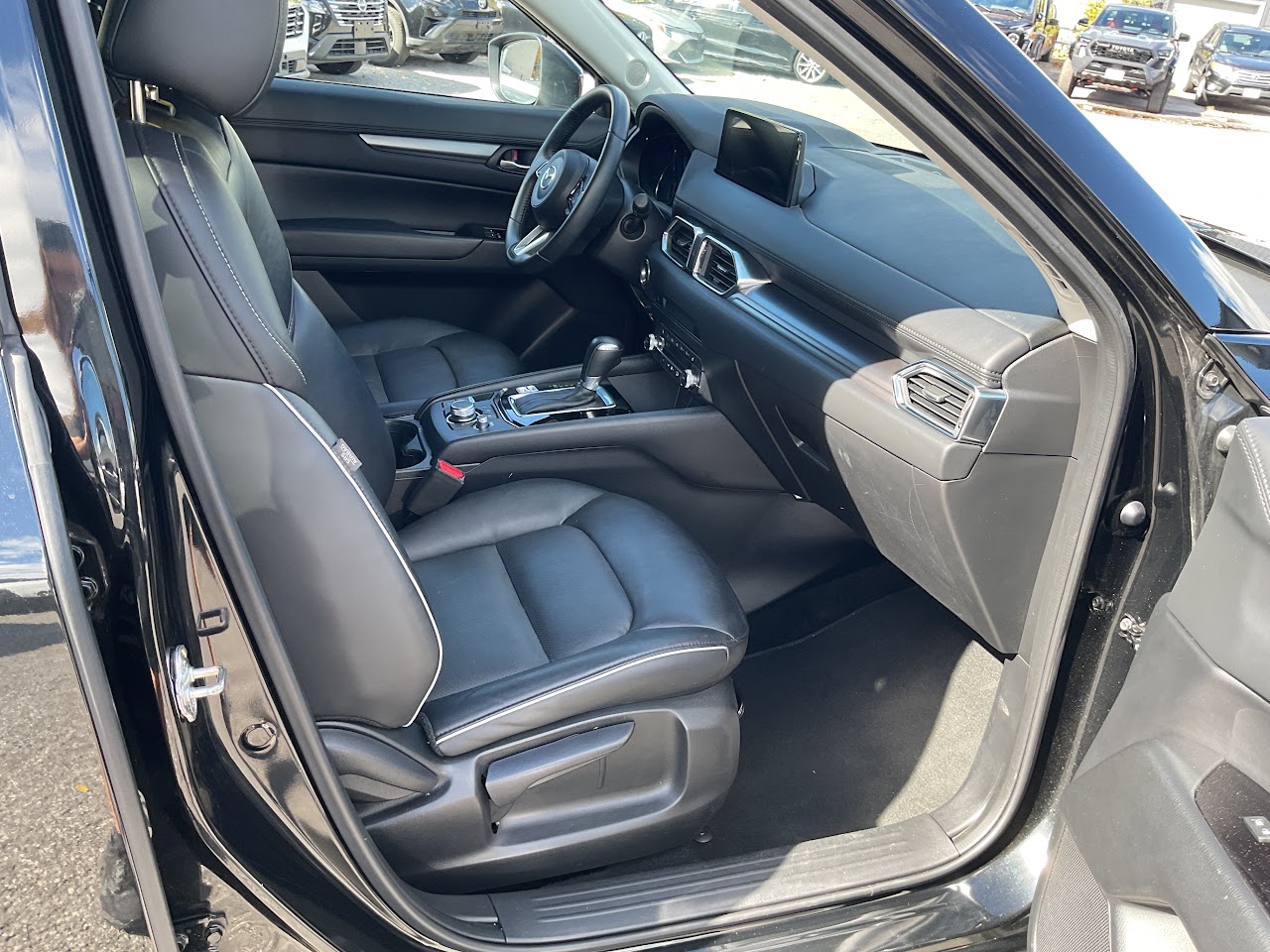 2025 Mazda CX-5 — photo 23 of 33