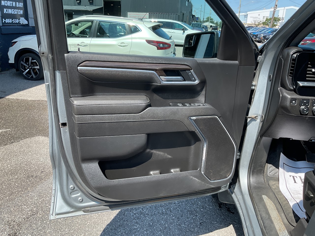 2025 Chevrolet Silverado 1500 — photo 30 of 34