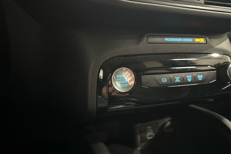 2025 Ford Escape Plug-in Hybrid — photo 29 of 35