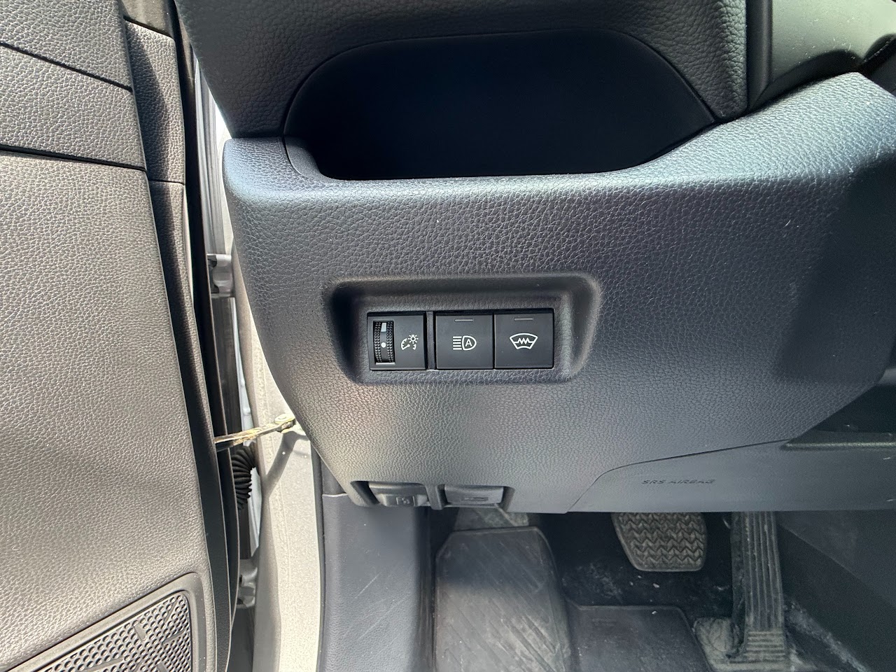 2025 Toyota RAV4 — photo 20 of 47