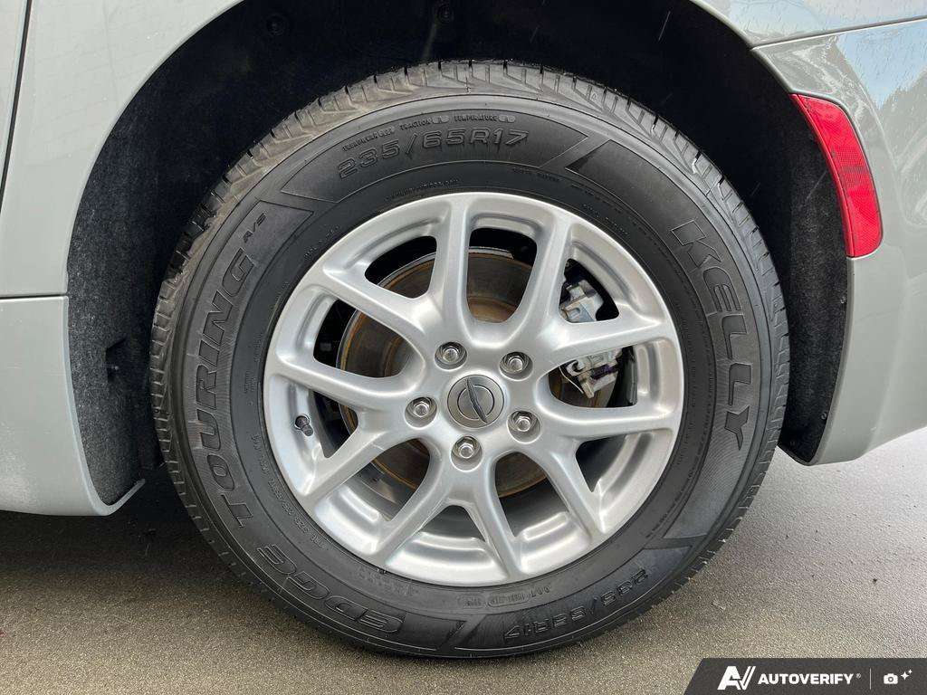 2023 Chrysler Pacifica — photo 6 of 25