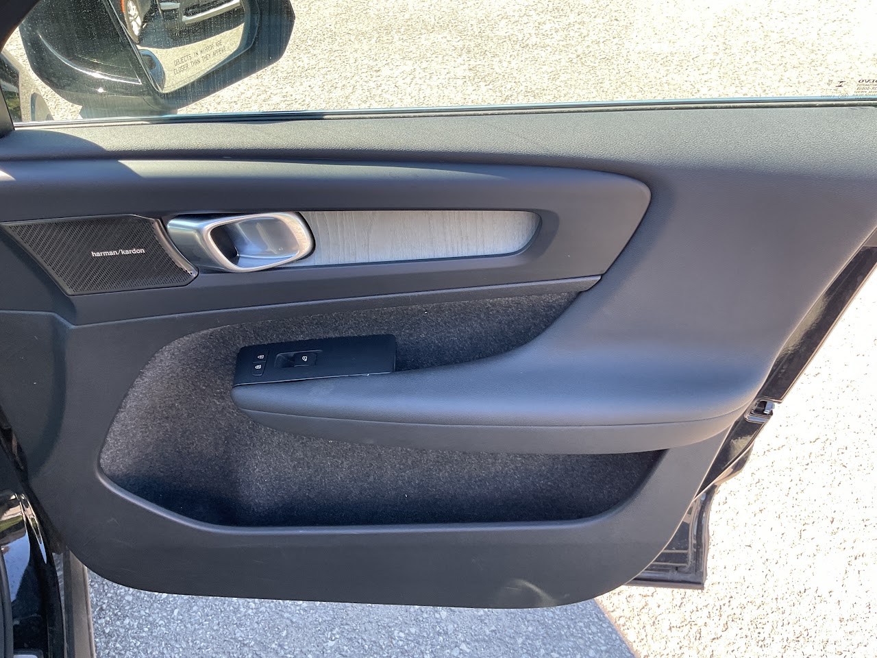 2024 Volvo XC40 — photo 31 of 34