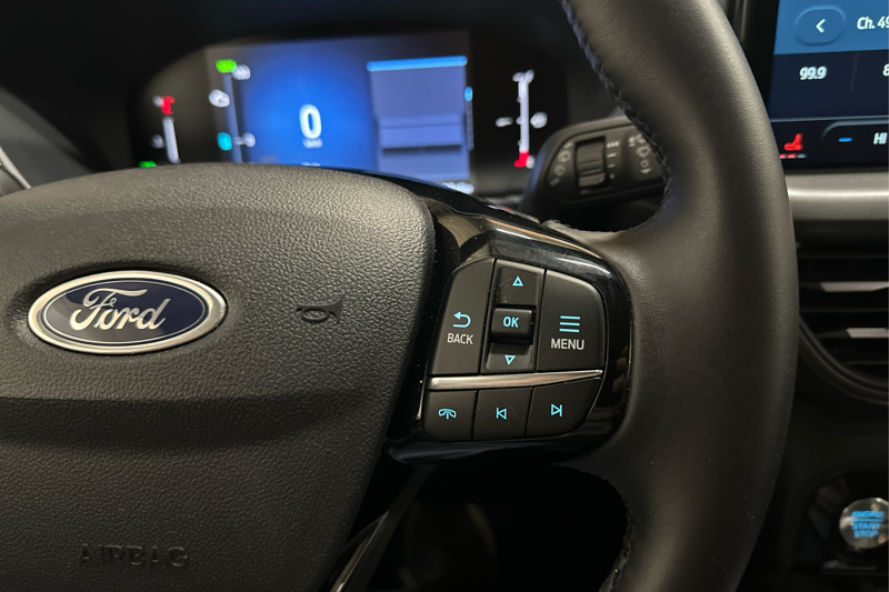 2025 Ford Escape Plug-in Hybrid — photo 31 of 35