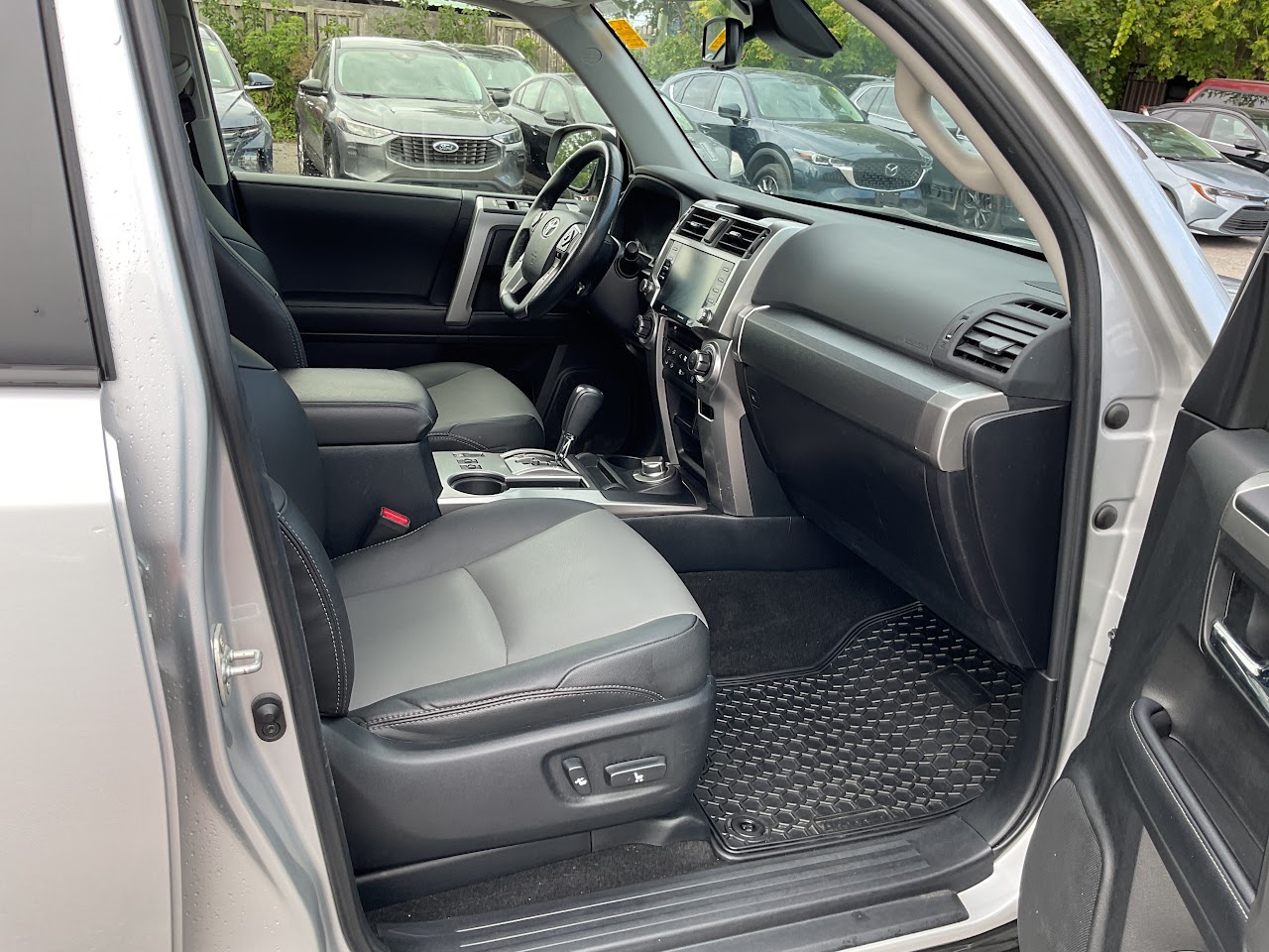 2024 Toyota 4RUNNER — photo 21 of 34