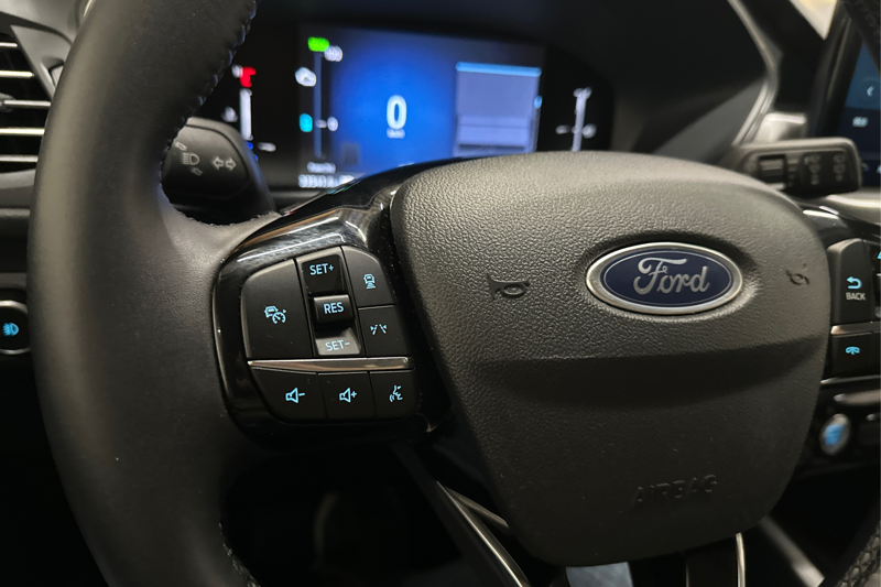 2025 Ford Escape Plug-in Hybrid — photo 30 of 35