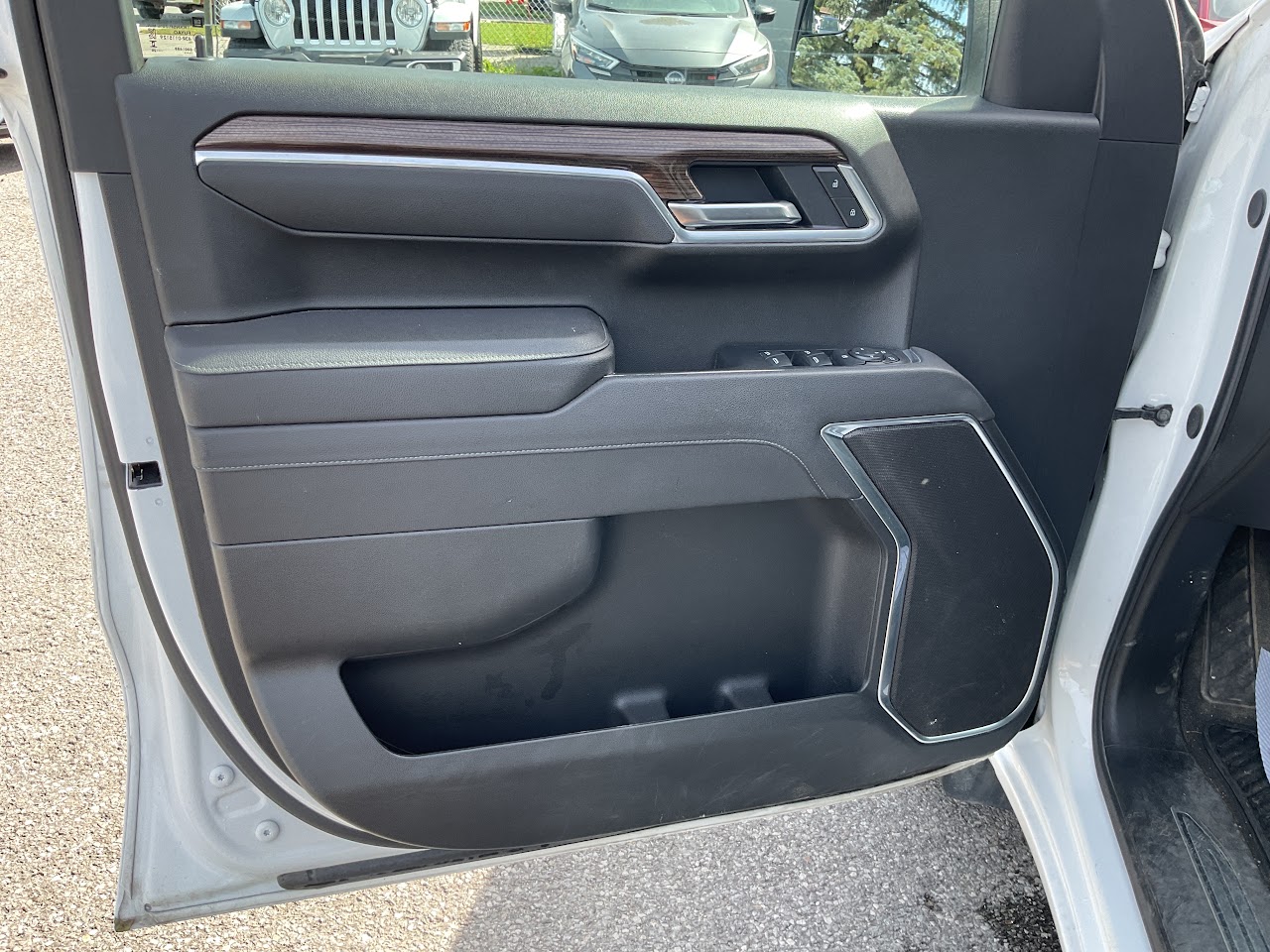 2025 Chevrolet Silverado 1500 — photo 26 of 33