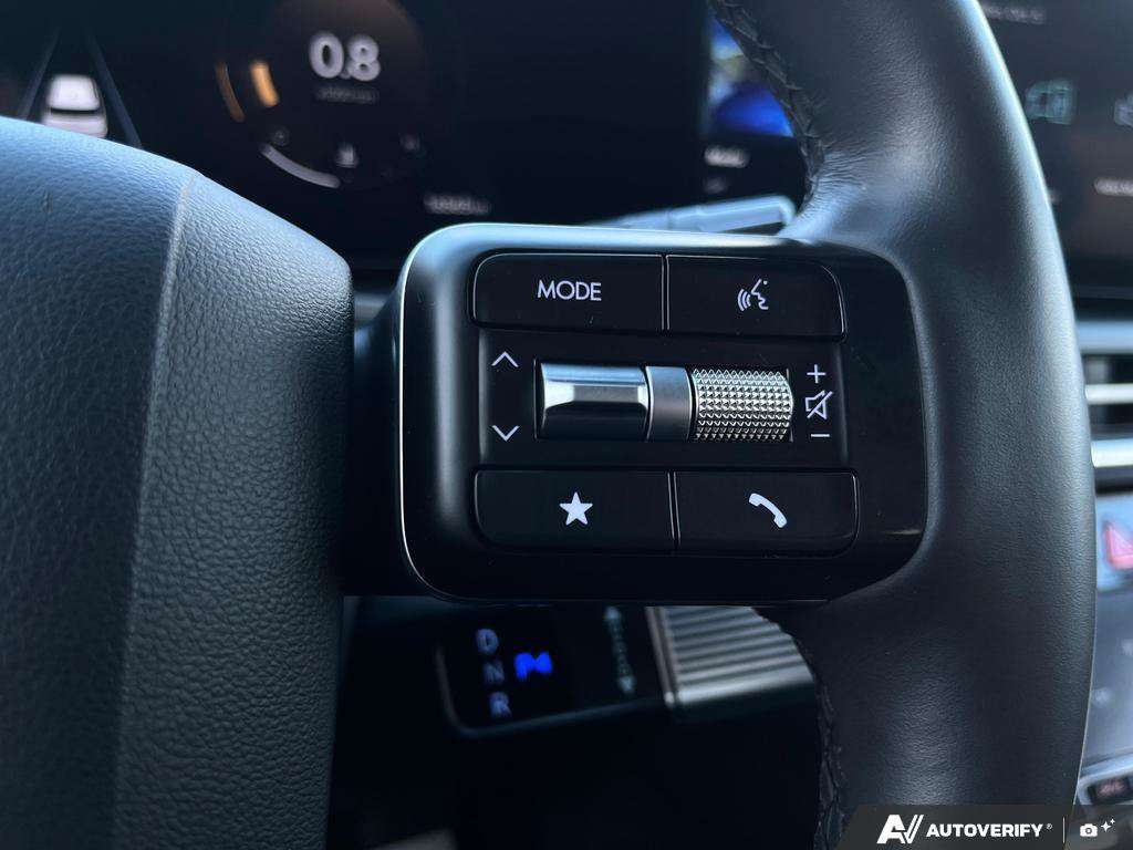 2025 Hyundai Santa Fe — photo 16 of 25
