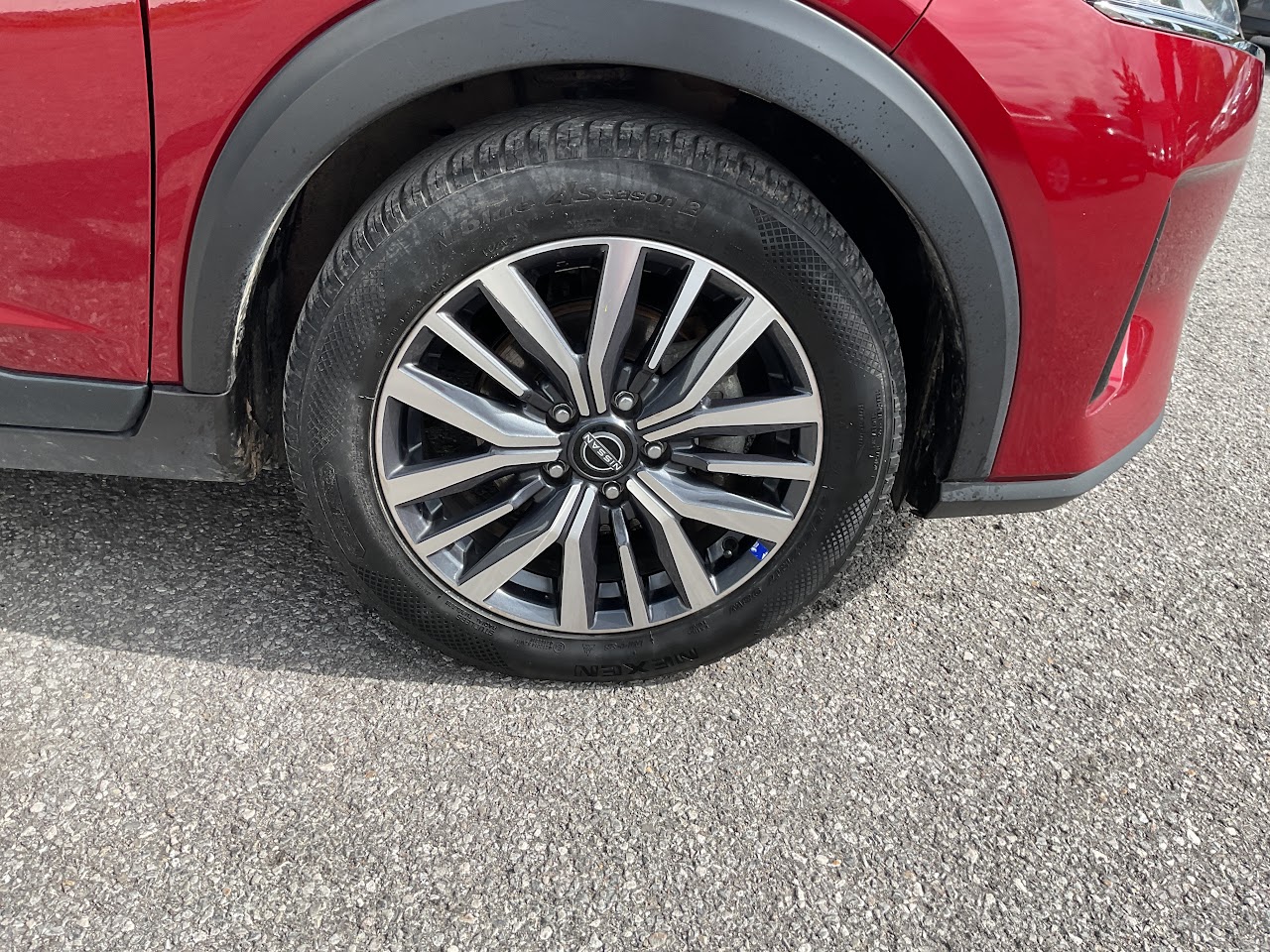 2025 Nissan Kicks Play — photo 12 of 34
