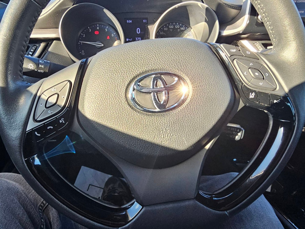 2021 Toyota C-HR — photo 10 of 22
