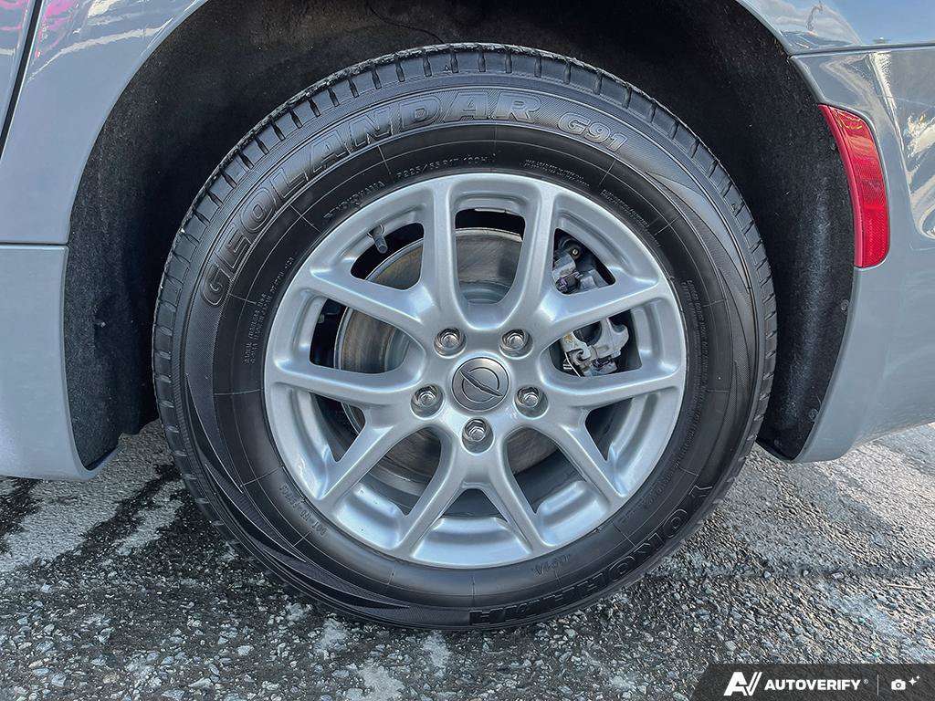 2023 Chrysler Pacifica — photo 6 of 25