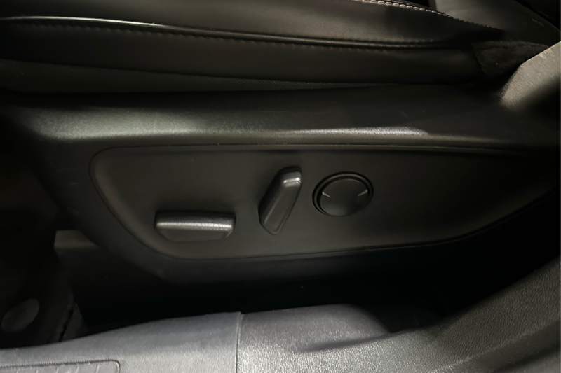 2025 Ford Escape Plug-in Hybrid — photo 33 of 35