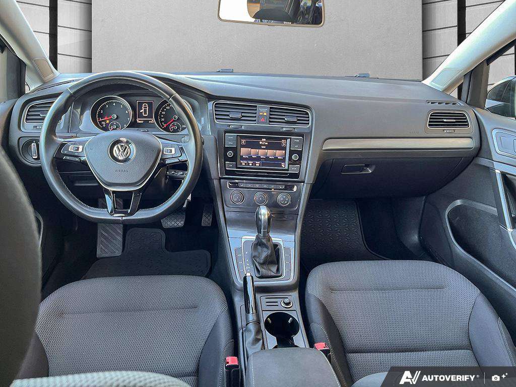 2019 Volkswagen Golf SportWagen — photo 23 of 25