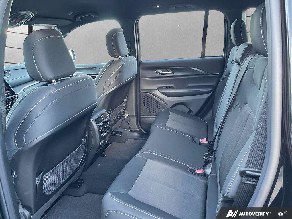 2025 Jeep Grand Cherokee — photo 29 de 31
