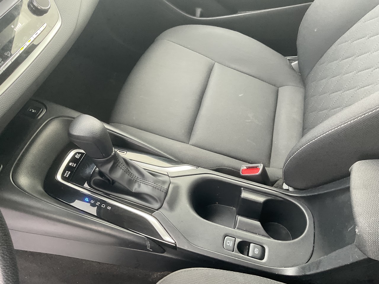 2025 Toyota Corolla — photo 29 of 34