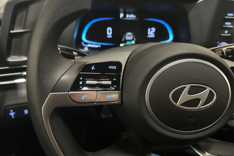 2026 Hyundai Elantra — photo 27 of 32