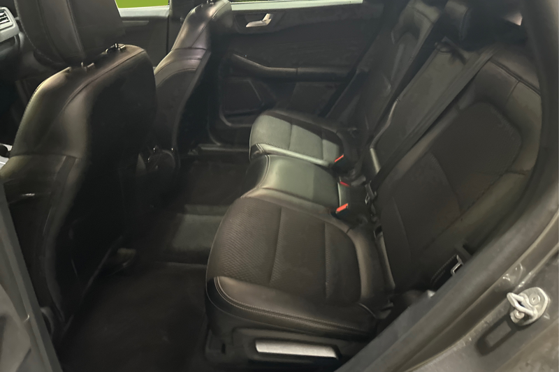 2025 Ford Escape Plug-in Hybrid — photo 12 of 35