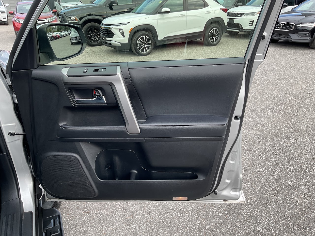 2024 Toyota 4RUNNER — photo 31 of 34