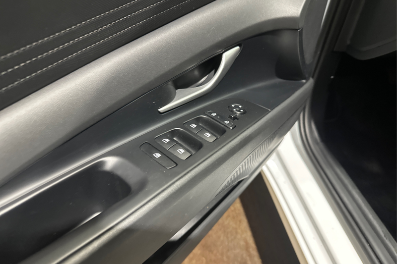2026 Hyundai Elantra — photo 29 of 32