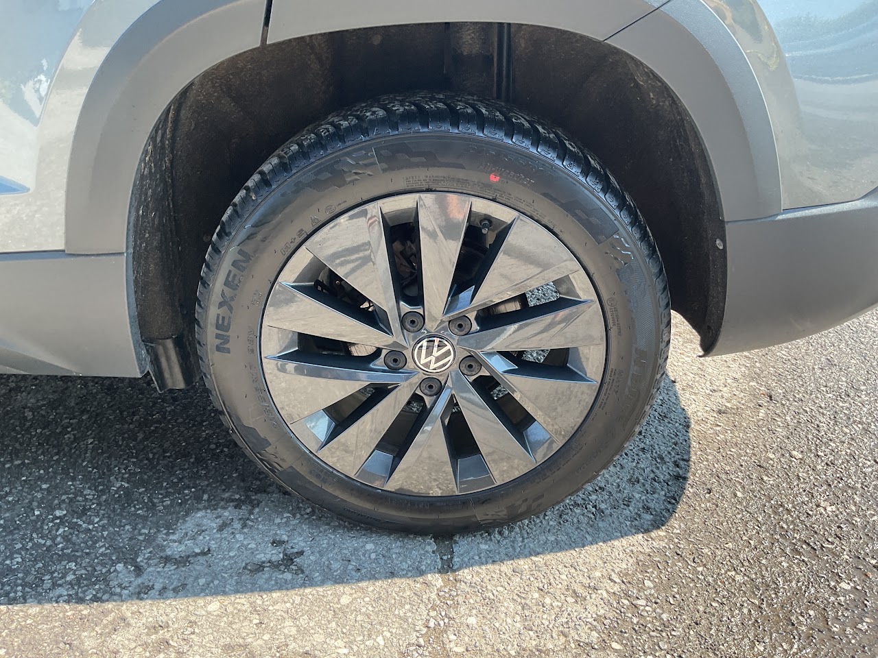 2024 Volkswagen Taos — photo 11 of 34