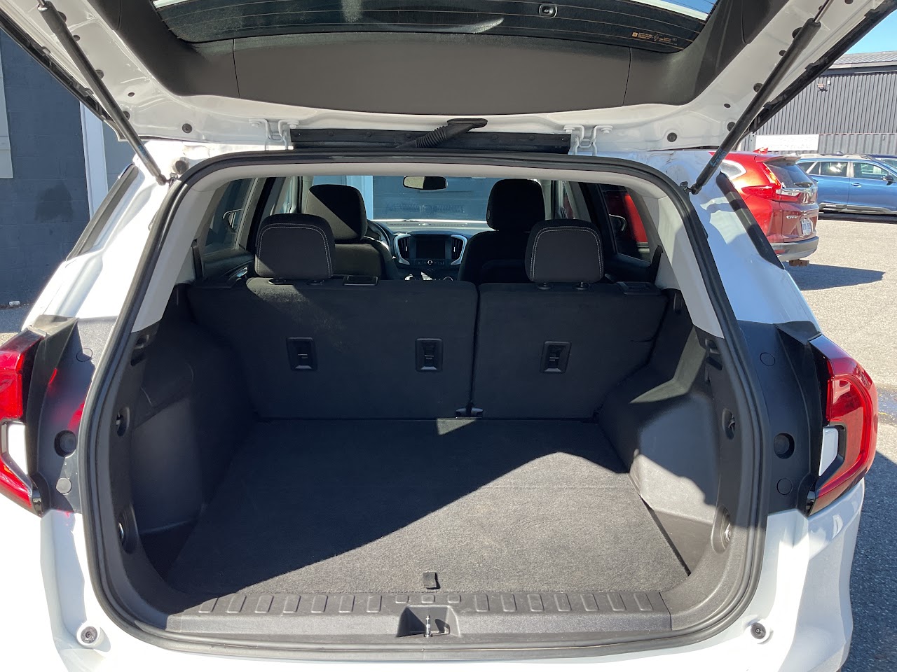 2024 GMC Terrain — photo 23 of 34