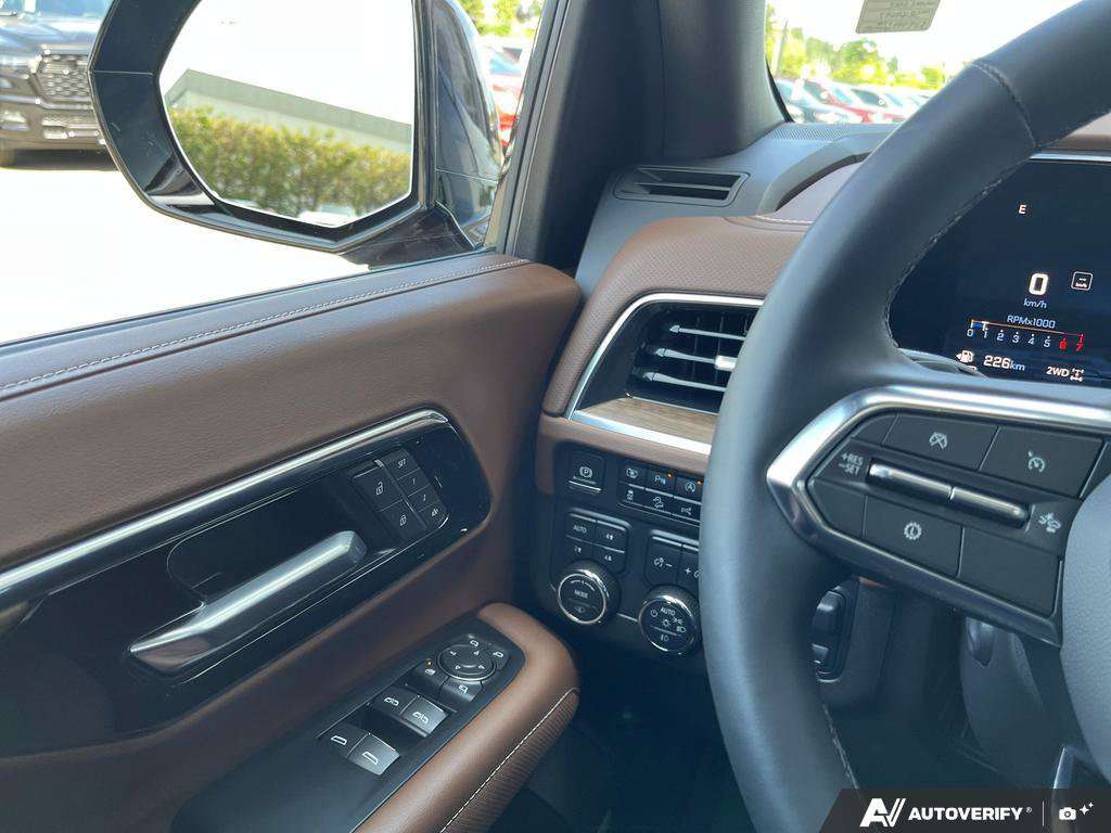 2025 Chevrolet Suburban — photo 17 of 25
