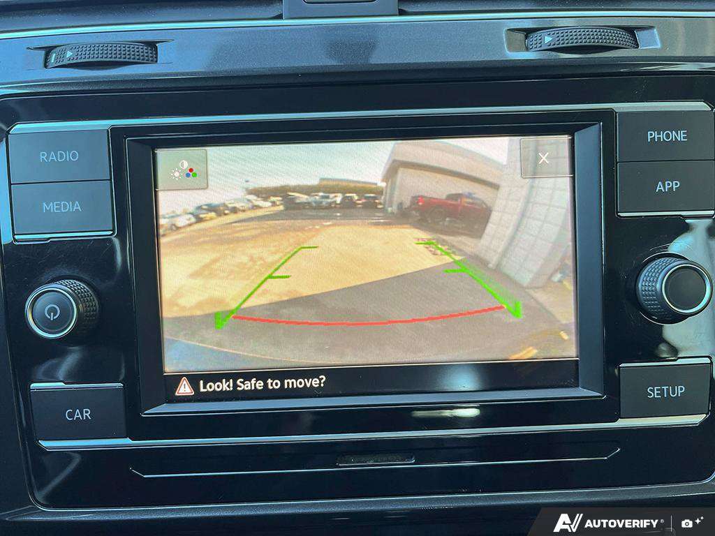2019 Volkswagen Golf SportWagen — photo 20 of 25