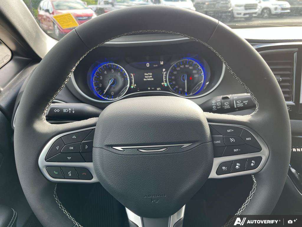2027 Chrysler Grand Caravan — photo 14 of 25