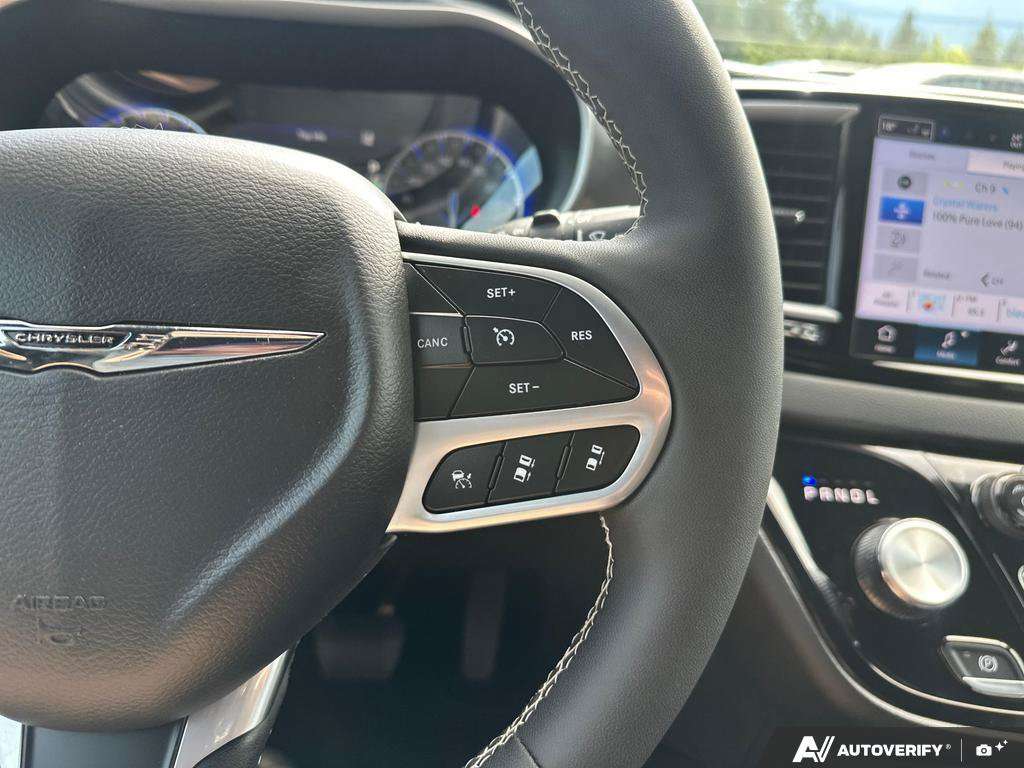 2025 Chrysler Grand Caravan — photo 16 of 25