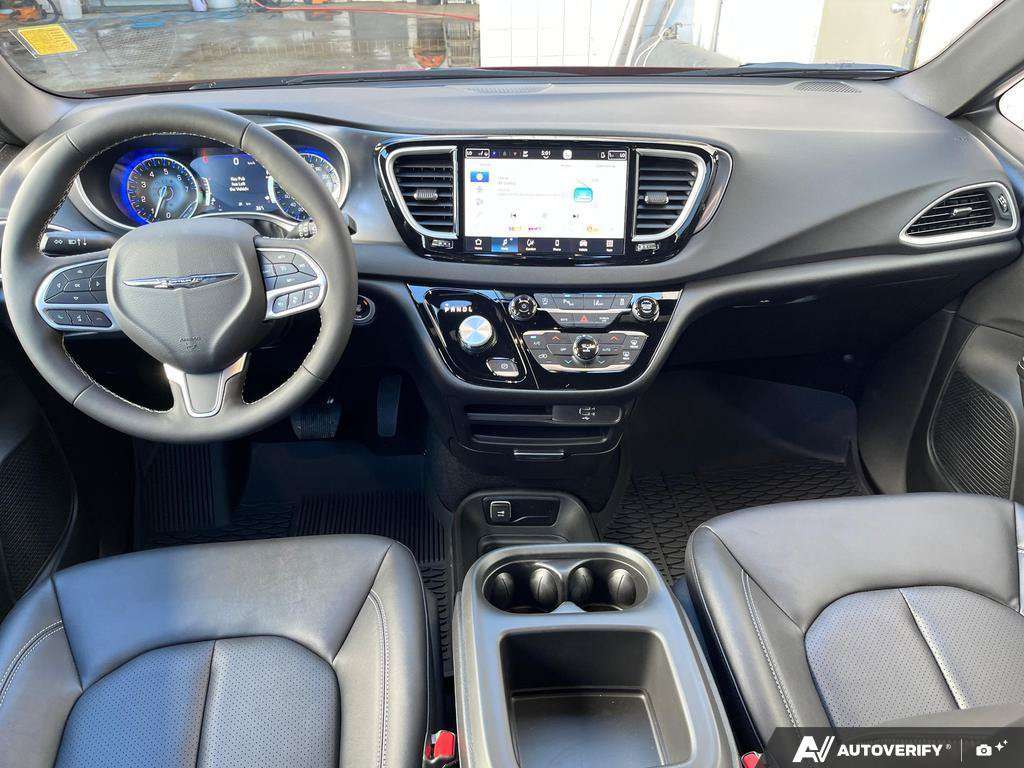2026 Chrysler Grand Caravan — photo 24 of 25