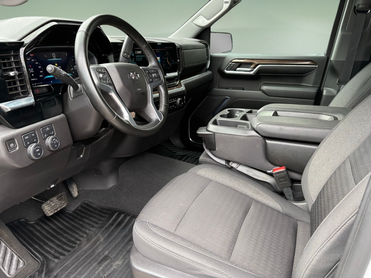 2024 Chevrolet Silverado 1500 — photo 9 of 16