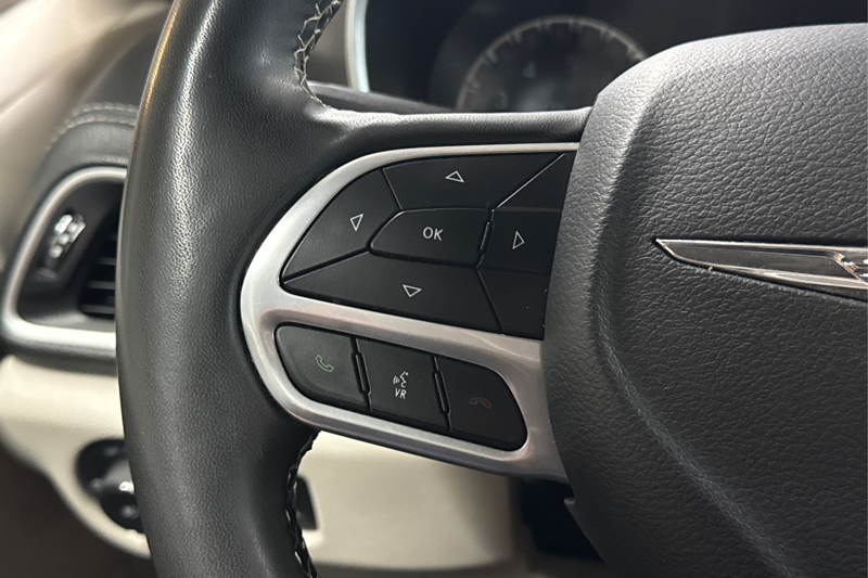 2024 Chrysler Pacifica — photo 28 of 33