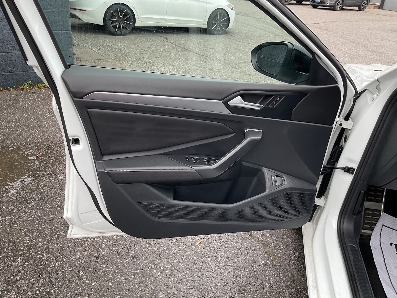 2024 Volkswagen Jetta — photo 25 of 39