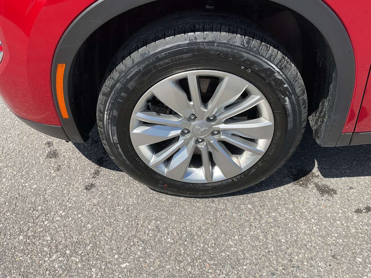 2025 Mitsubishi Outlander — photo 10 of 33