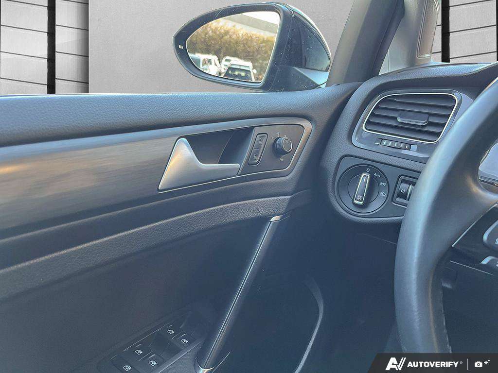 2019 Volkswagen Golf SportWagen — photo 16 of 25