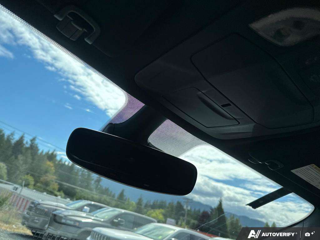 2025 Chrysler Grand Caravan — photo 21 of 25