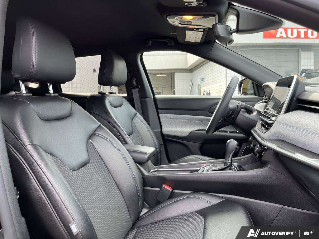 2025 Jeep Compass — photo 22 of 25