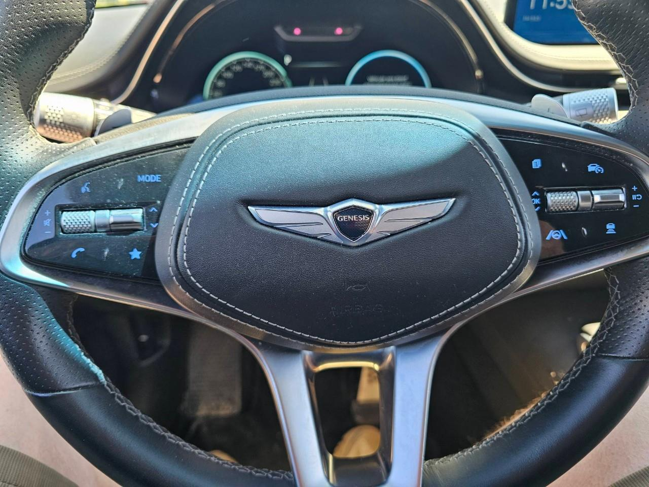 2022 Genesis GV70 — photo 11 of 19