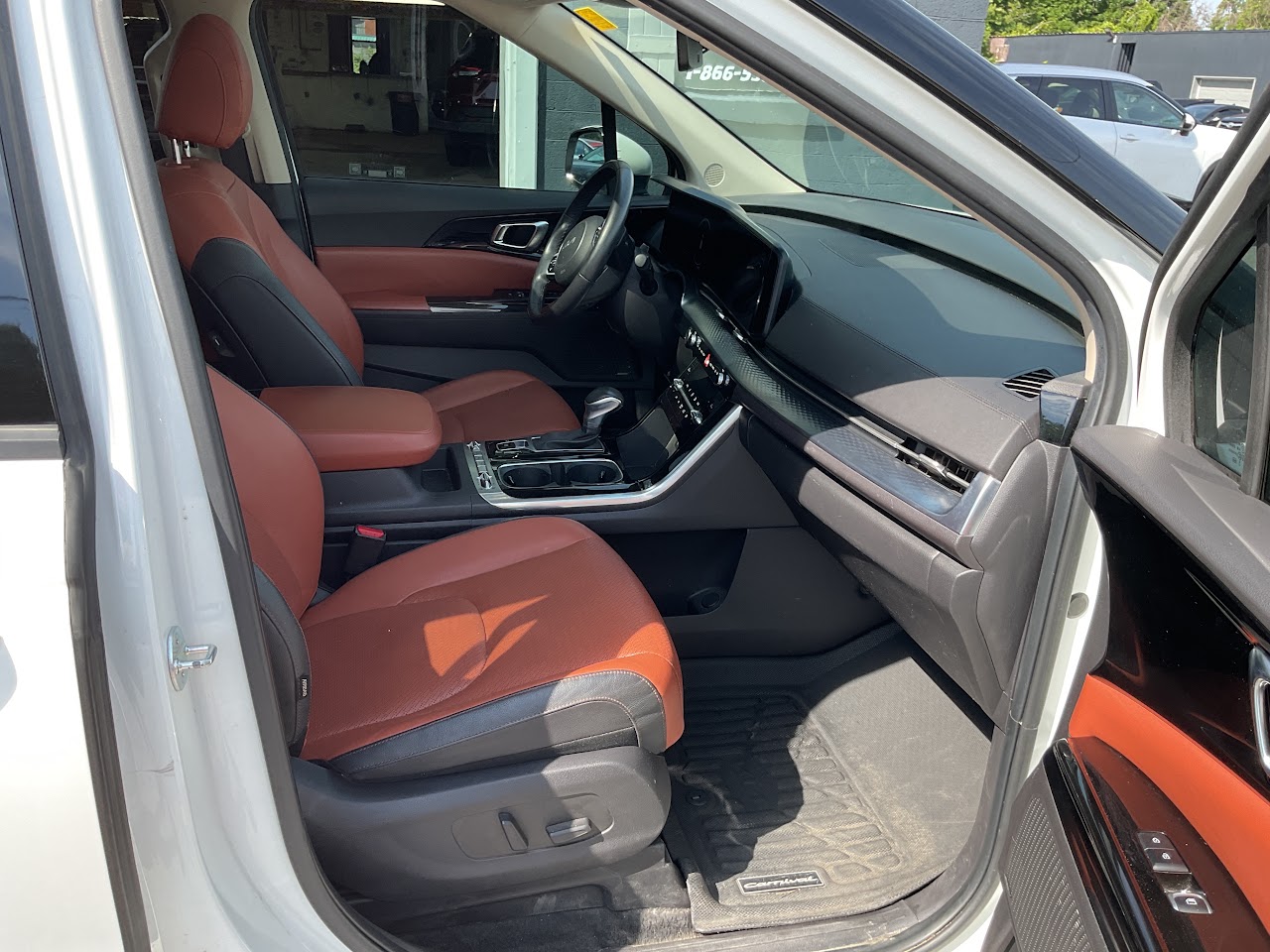 2024 Kia Carnival — photo 22 of 34
