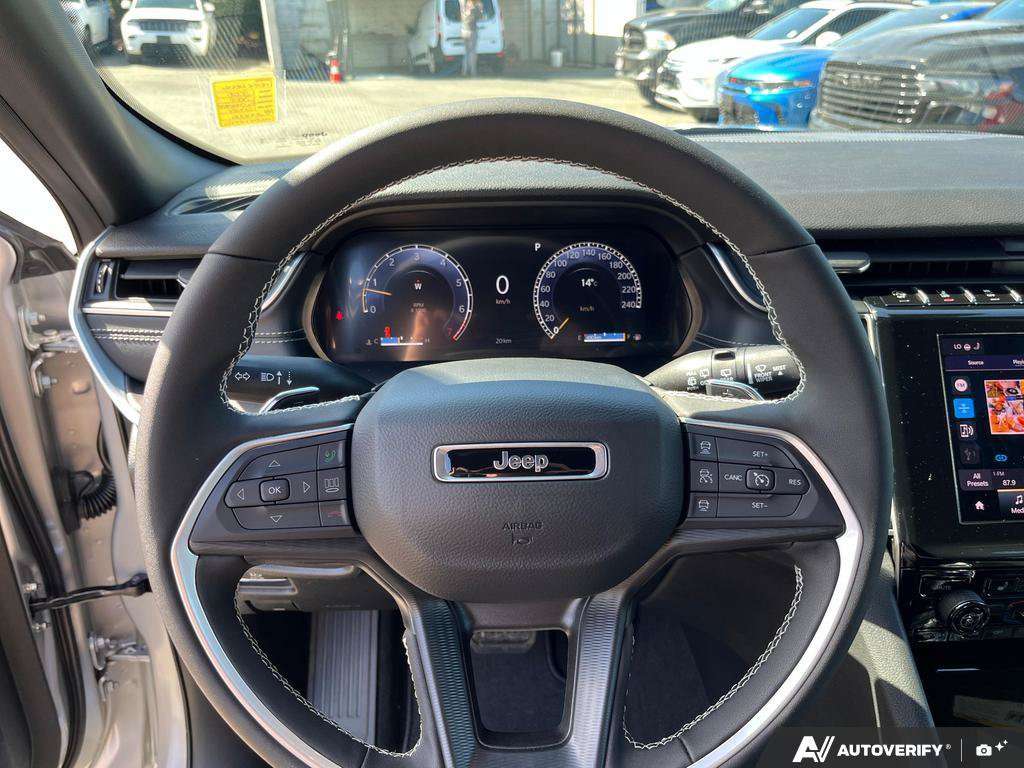 2026 Jeep Grand Cherokee — photo 14 of 25