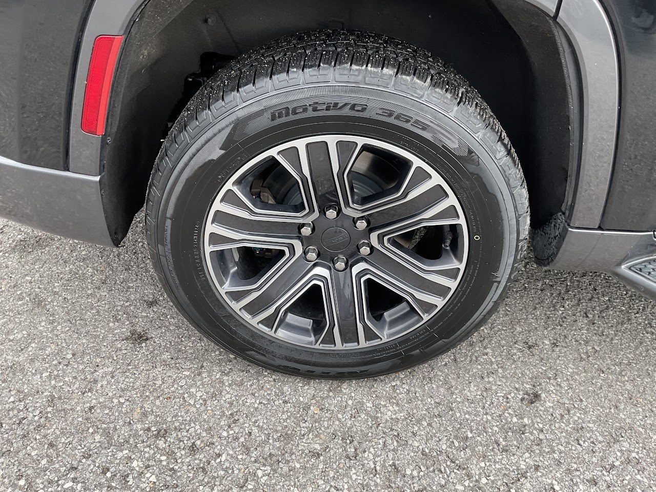 2022 Jeep Wagoneer — photo 14 of 34